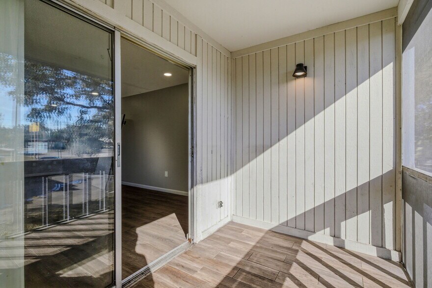 More Photos Of 9208 N Connechusett Rd, Tampa Apartments For Sale