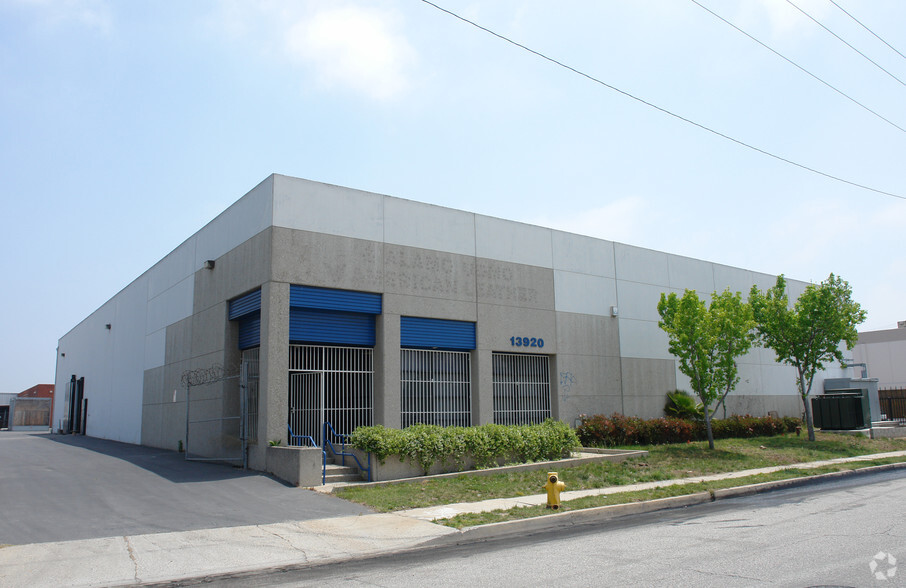 Primary Photo Of 13920 S Broadway, Los Angeles Warehouse For Lease