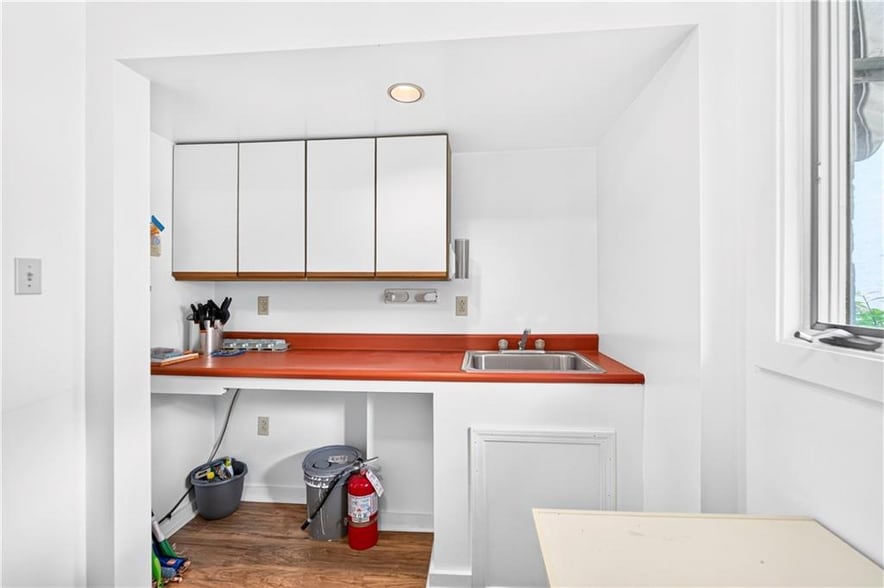More Photos Of 453 Wall Ave, Wilmerding Office For Sale