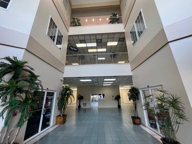 More Photos Of 4507 Furling Ln, Destin Loft Creative Space For Sale