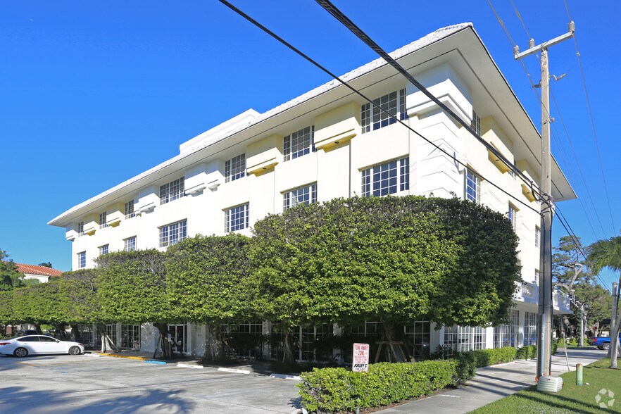 More Photos Of 400 Royal Palm Way, Palm Beach Office For Lease