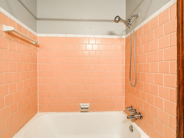 More Photos Of 2037 NW 26th St, Oklahoma City Apartments For Sale