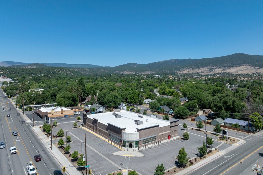More Photos Of 1615 Main St, Susanville Drugstore For Lease