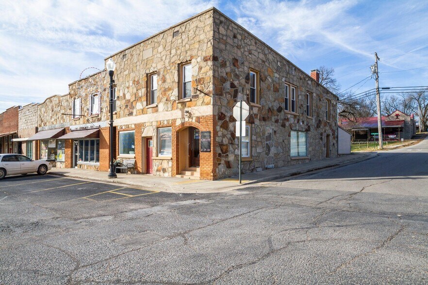 More Photos Of 333 Main St, Gainesville Office For Sale