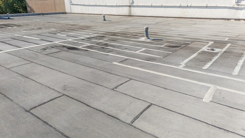 More Photos Of 8950 127th St, Richmond Hill Warehouse For Sale