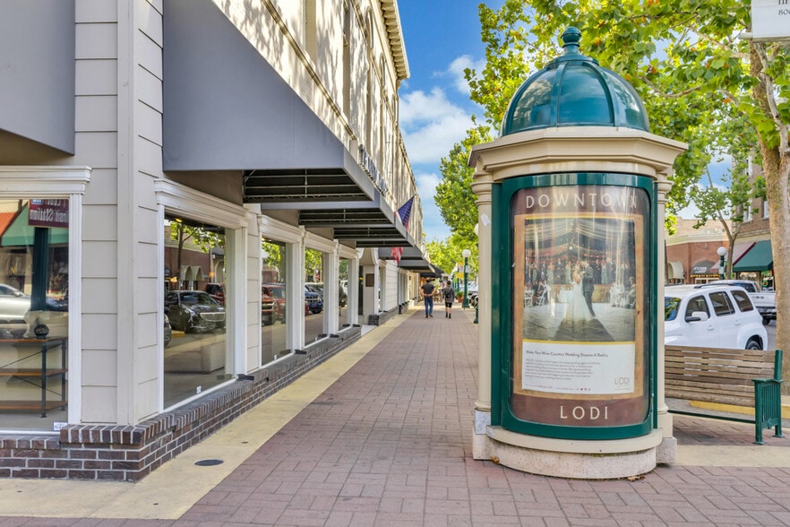 More Photos Of 10 S School St, Lodi Storefront Retail Office For Sale