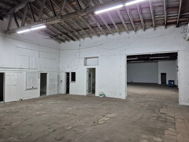 More Photos Of 6080 S Hoover St, Los Angeles Unknown For Lease