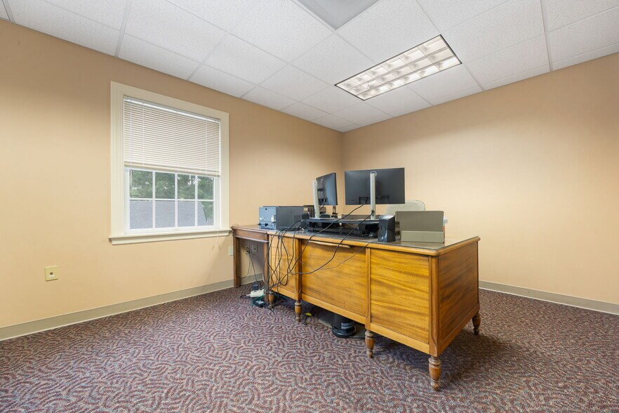 More Photos Of 828 Lynn Fells Pky, Melrose Office For Lease