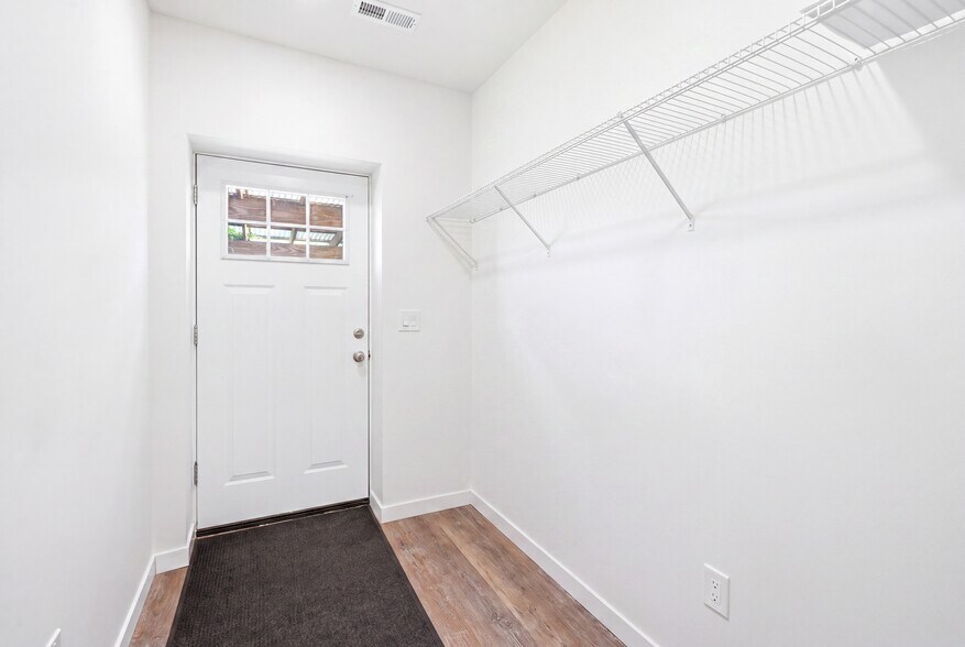 More Photos Of 111 W Hazel St, Albion Light Manufacturing For Sale