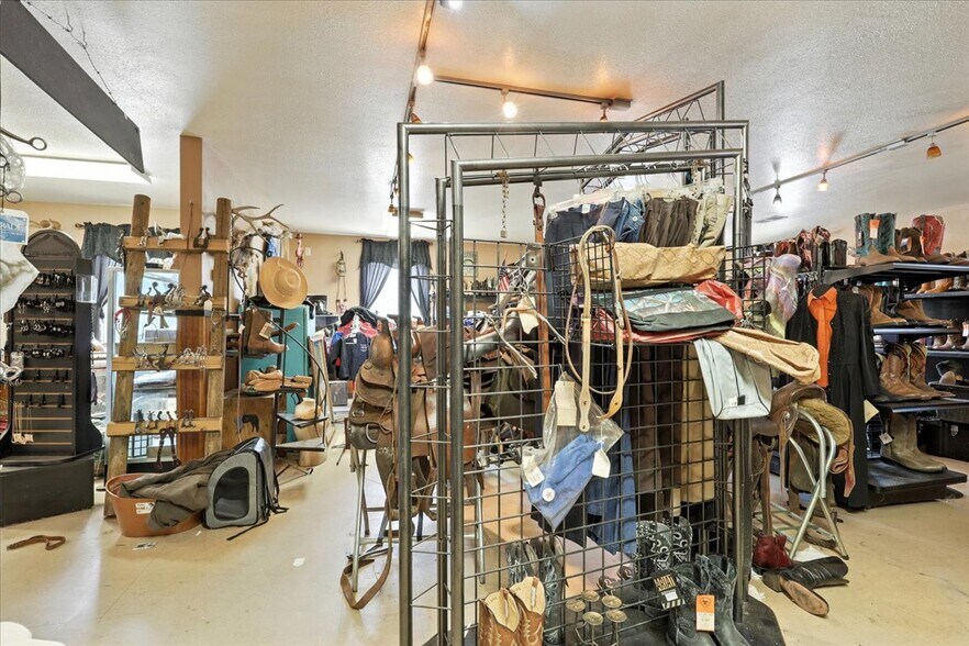 More Photos Of 2101 E Raccoon Valley Rd, Heiskell Garden Center For Sale