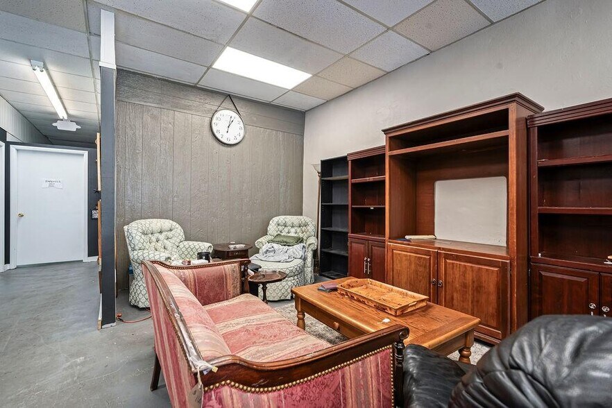 More Photos Of 111 N 3rd St, Ozark General Retail For Sale