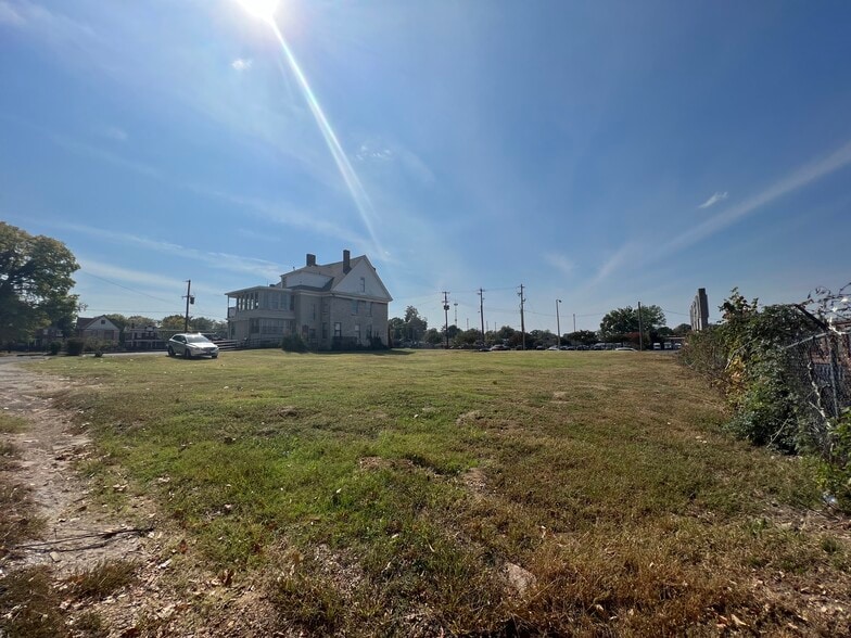 More Photos Of 320 East St, Memphis Office For Sale