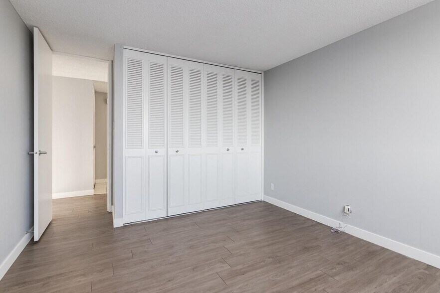 More Photos Of 2105 90 Av SW, Calgary Apartments For Lease