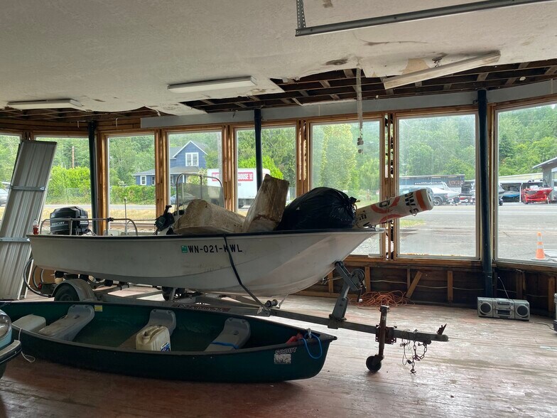 More Photos Of 18645 Highway 99E, Oregon City Showroom For Sale