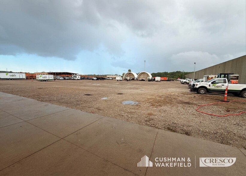 More Photos Of 842 Abbe Rd, Sheffield Village Light Distribution For Lease