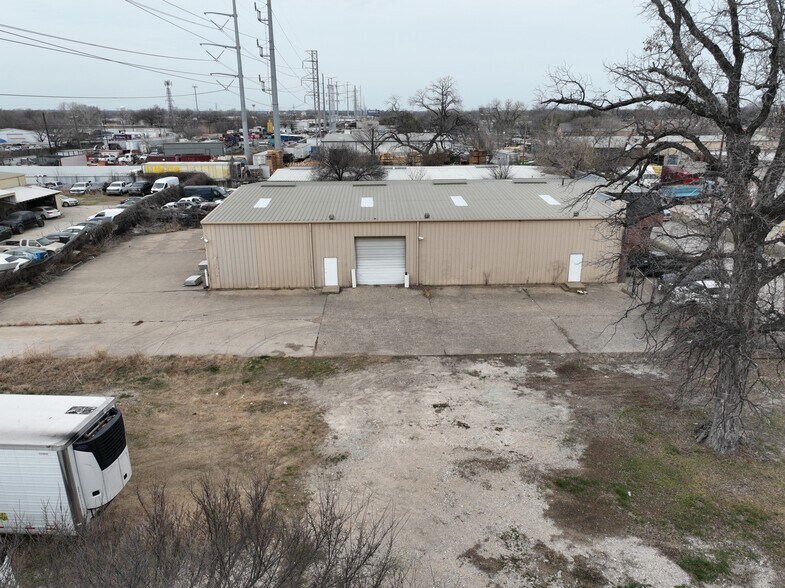 More Photos Of 2119 Quincy St, Dallas Warehouse For Lease