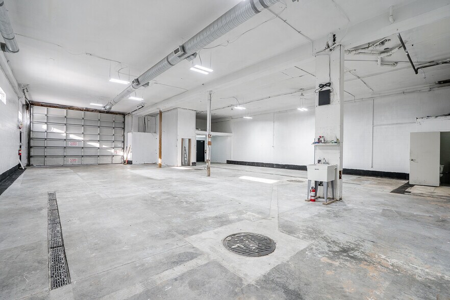 More Photos Of 7123 Curragh Av, Burnaby Light Manufacturing For Sale