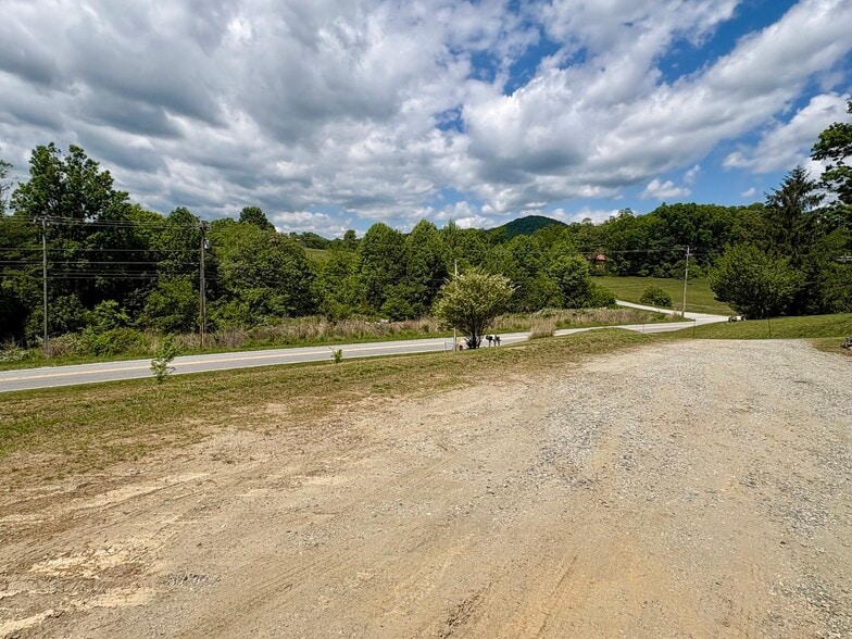 More Photos Of 5134 Old Haywood Rd, Mills River Flex For Lease