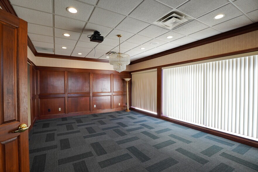 More Photos Of 179 Fairfield Ave, Dayton Office For Sale