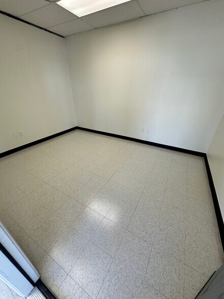 More Photos Of 18519 Imperial Valley Dr, Houston Light Distribution For Lease