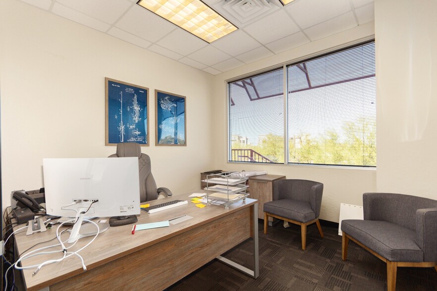 More Photos Of 1040 S Gilbert Rd, Gilbert Storefront Retail Office For Lease