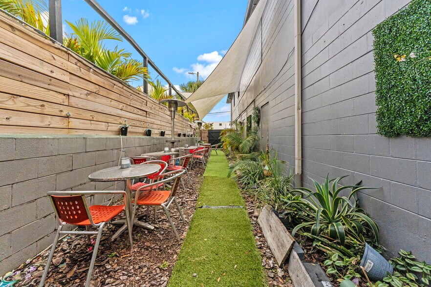 More Photos Of 3007 W Cypress St, Tampa General Retail For Sale