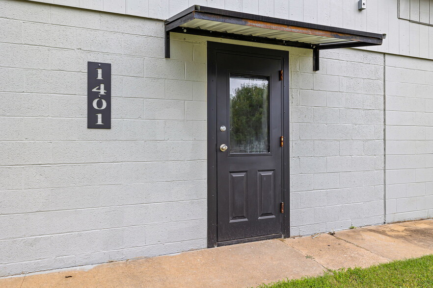 More Photos Of 1401 S Choctaw Ave, El Reno Flex For Lease