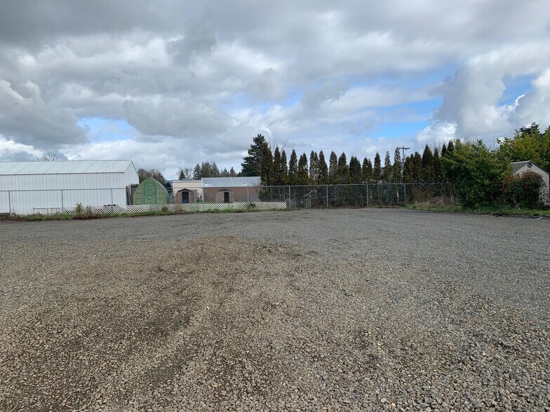 More Photos Of Maple & Yard St, Dundee Warehouse For Lease