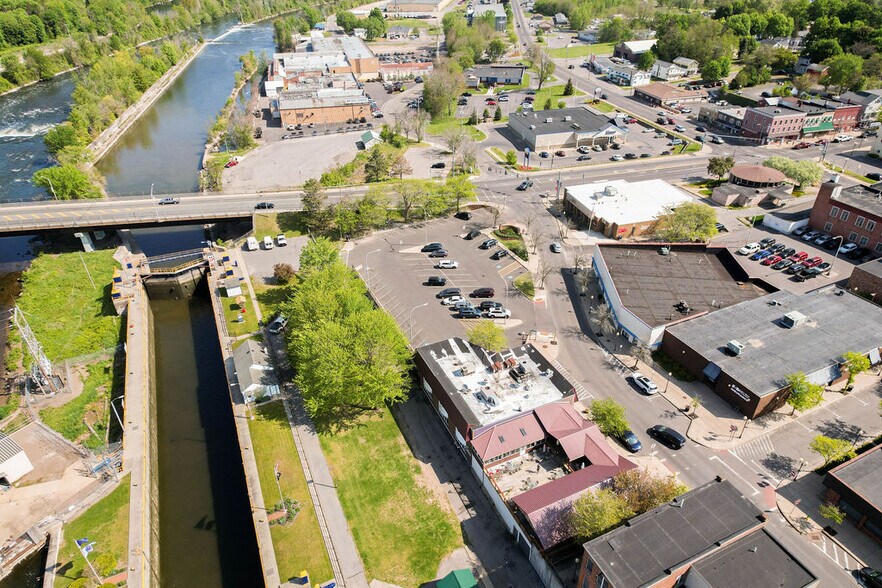 More Photos Of 24 S First St, Fulton Restaurant For Sale