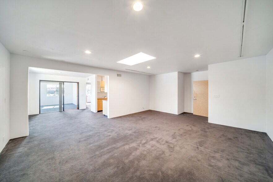 More Photos Of 724 Lincoln Blvd, Venice Office For Lease