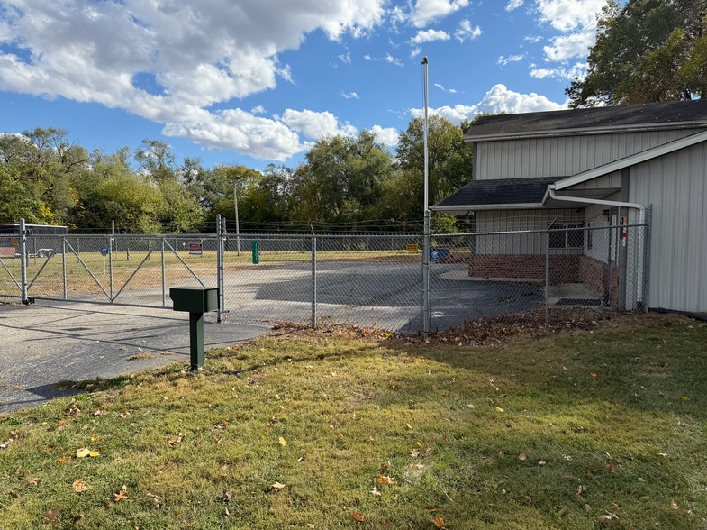 More Photos Of 1801 Hulman St, Terre Haute Industrial For Sale