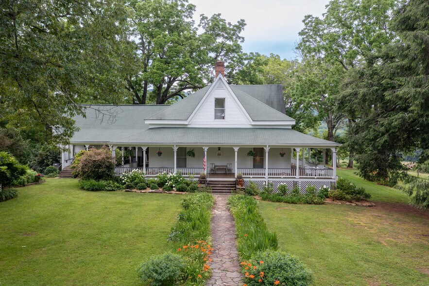 More Photos Of 1526 Highway 255 N, Sautee Nacoochee Hotel For Sale