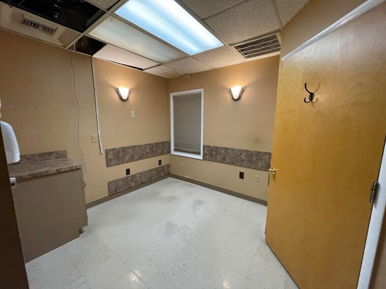 More Photos Of 11335 Pembrooke Sq, Waldorf Medical For Sale