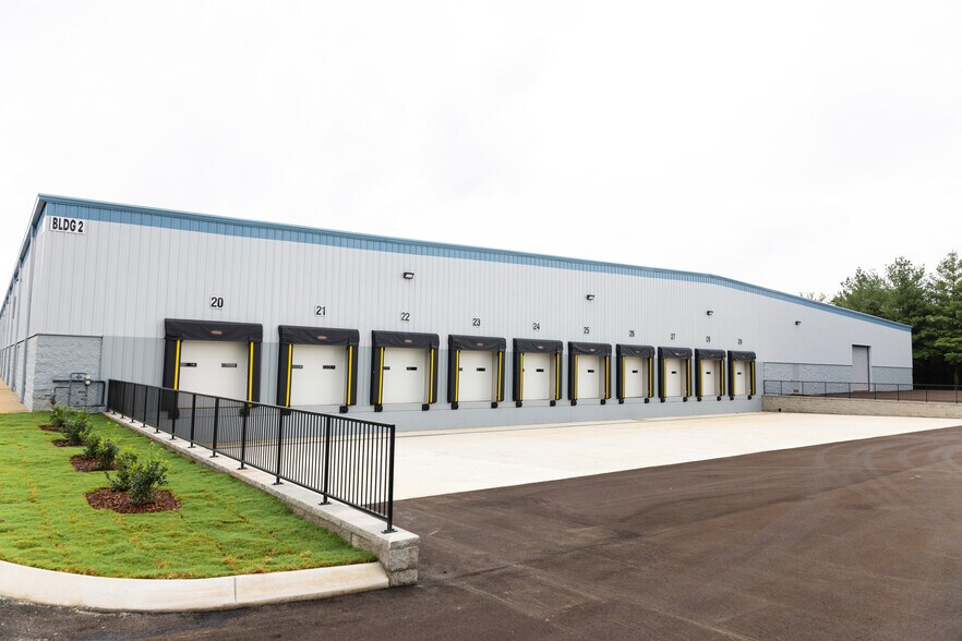 More Photos Of 802 Swan Dr, Smyrna Warehouse For Lease