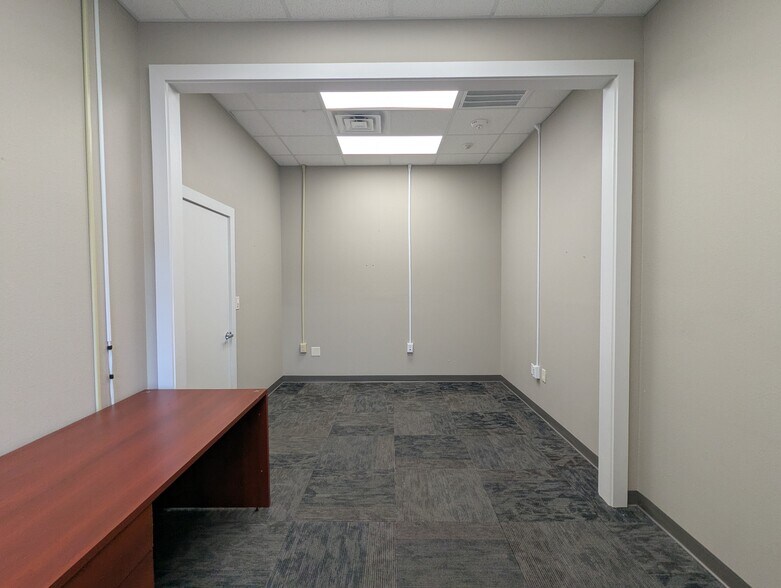 More Photos Of 6115 Muela Creek Dr, Beaumont Office For Lease
