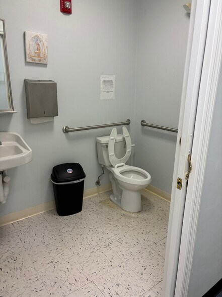 More Photos Of 3606 Maclay Blvd S, Tallahassee Medical For Lease