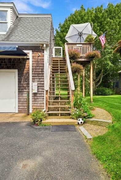 More Photos Of 148 Katama Rd, Edgartown Flex For Sale