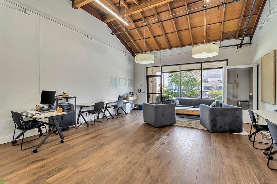 More Photos Of 335 Convention Way, Redwood City Unknown For Lease