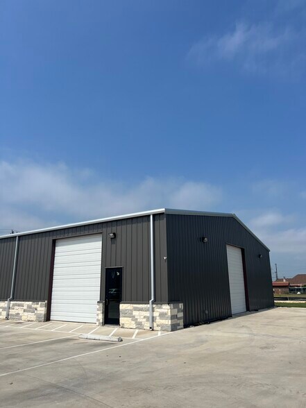 More Photos Of 1141 Bozman Rd, Wylie Warehouse For Lease