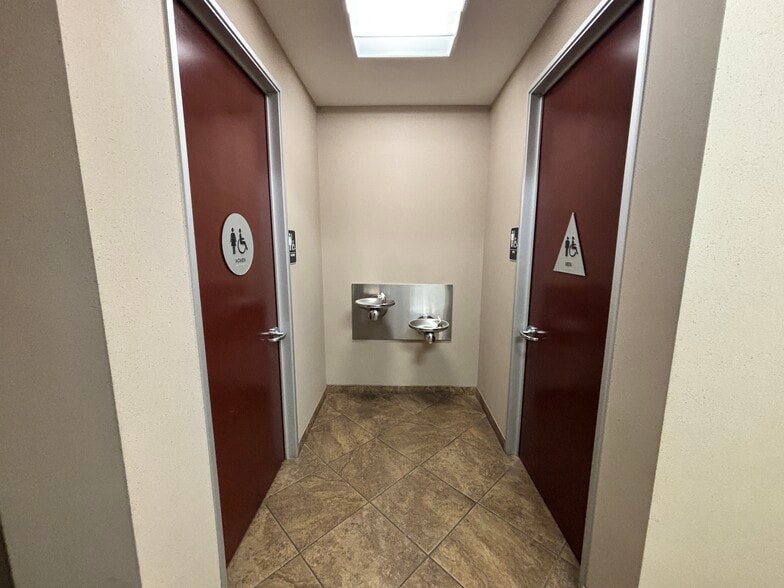 More Photos Of 1601 E Orangewood Ave, Anaheim Office For Lease