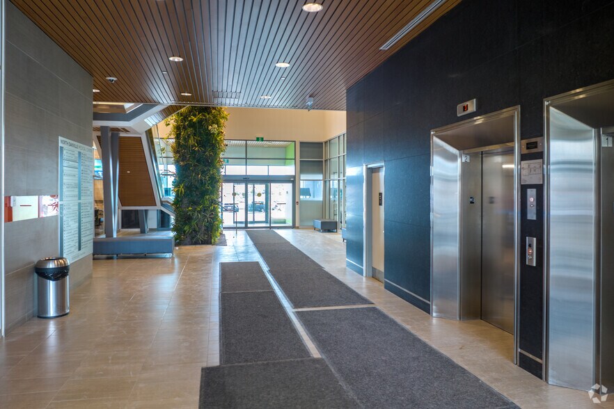 More Photos Of 3075 Hospital Gate, Oakville Medical For Lease
