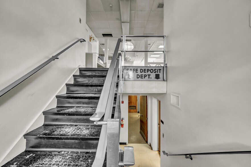 More Photos Of 159 Greenwood Ave, Bethel Bank For Lease