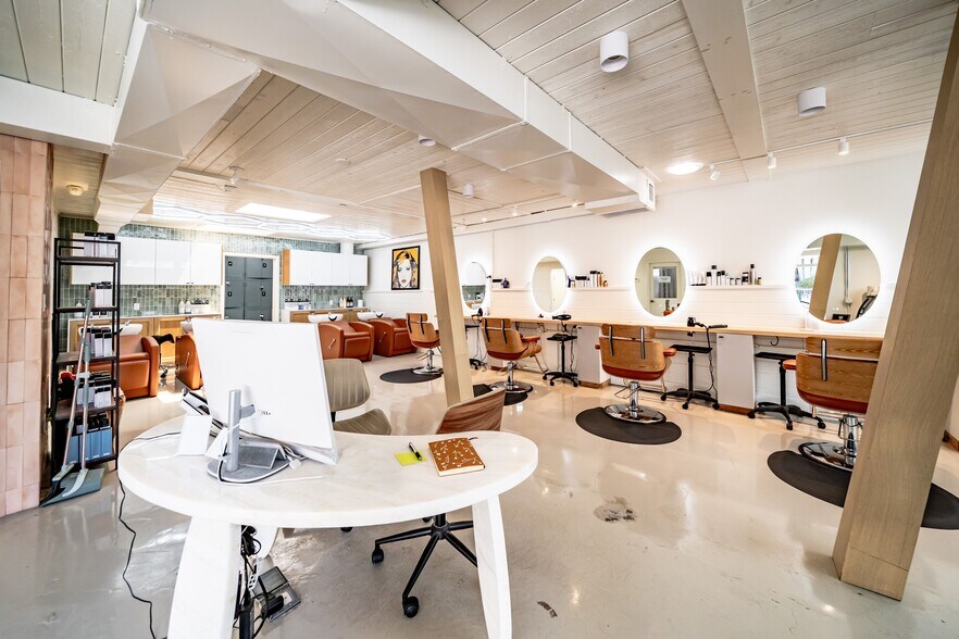 More Photos Of 204 Riverside Ave, Newport Beach Storefront Retail Office For Sale