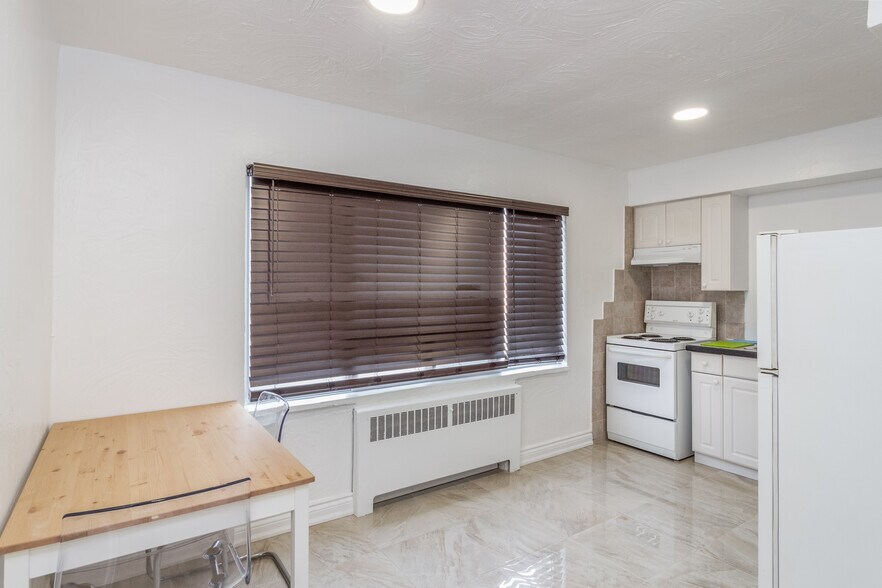 More Photos Of 2709 Lake Shore Dr, Toronto Apartments For Sale