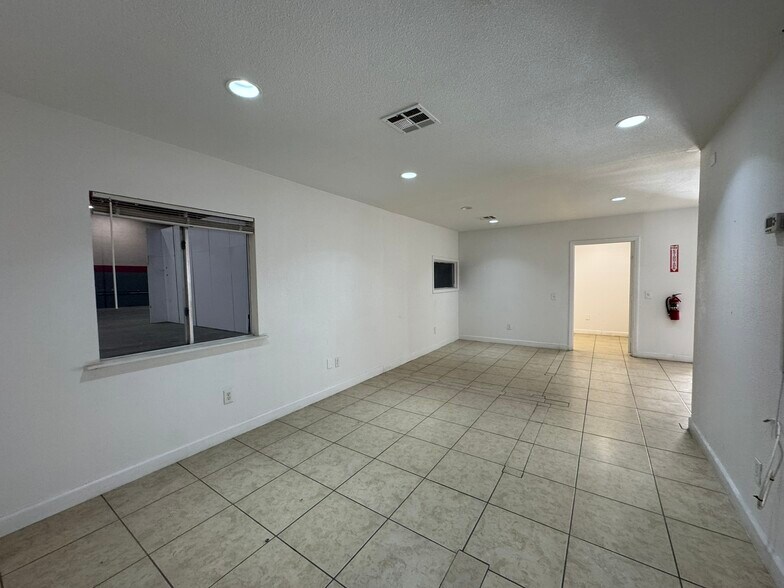 More Photos Of 5151 Procyon St, Las Vegas Warehouse For Lease