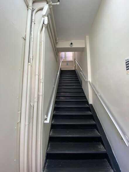 More Photos Of 370 E 149th St, Bronx Office For Lease