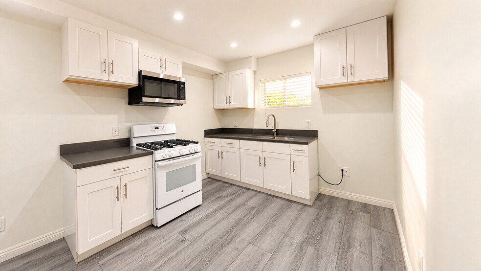 More Photos Of , Tujunga Office For Sale