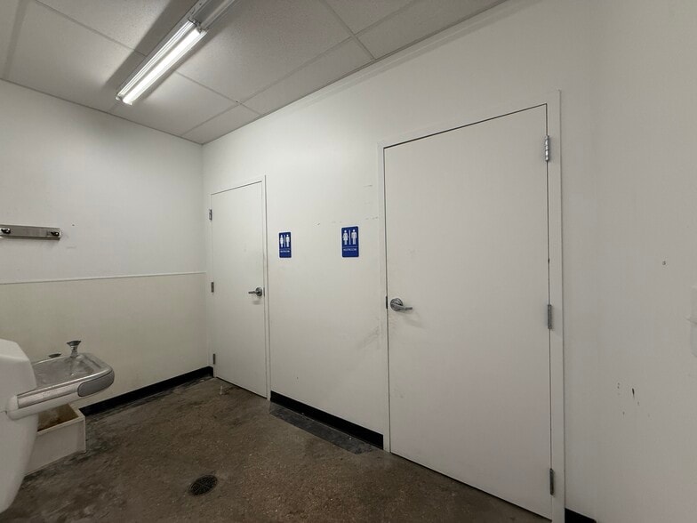 More Photos Of 504 N EE Wallace Blvd, Ferriday Storefront For Sale