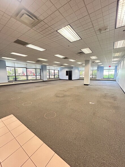 More Photos Of 22 N 1st St, Newark Light Distribution For Lease