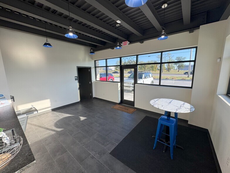 More Photos Of 2800 W Albany St, Broken Arrow Warehouse For Sale